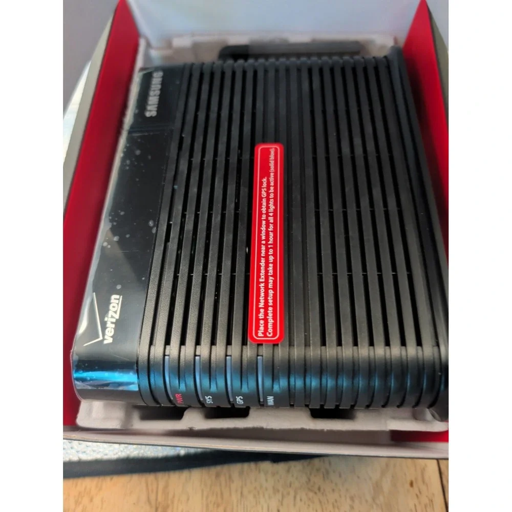 Samsung Network Extender SCS-2U01 / Verizon Signal Booster in NIB